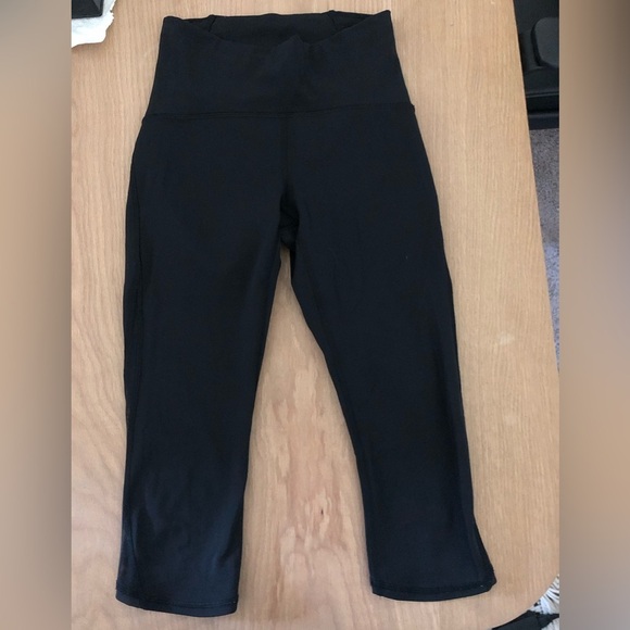 Lululemon|Black capri leggings in size 4•••buttery soft & excellent condition• - Picture 3 of 13